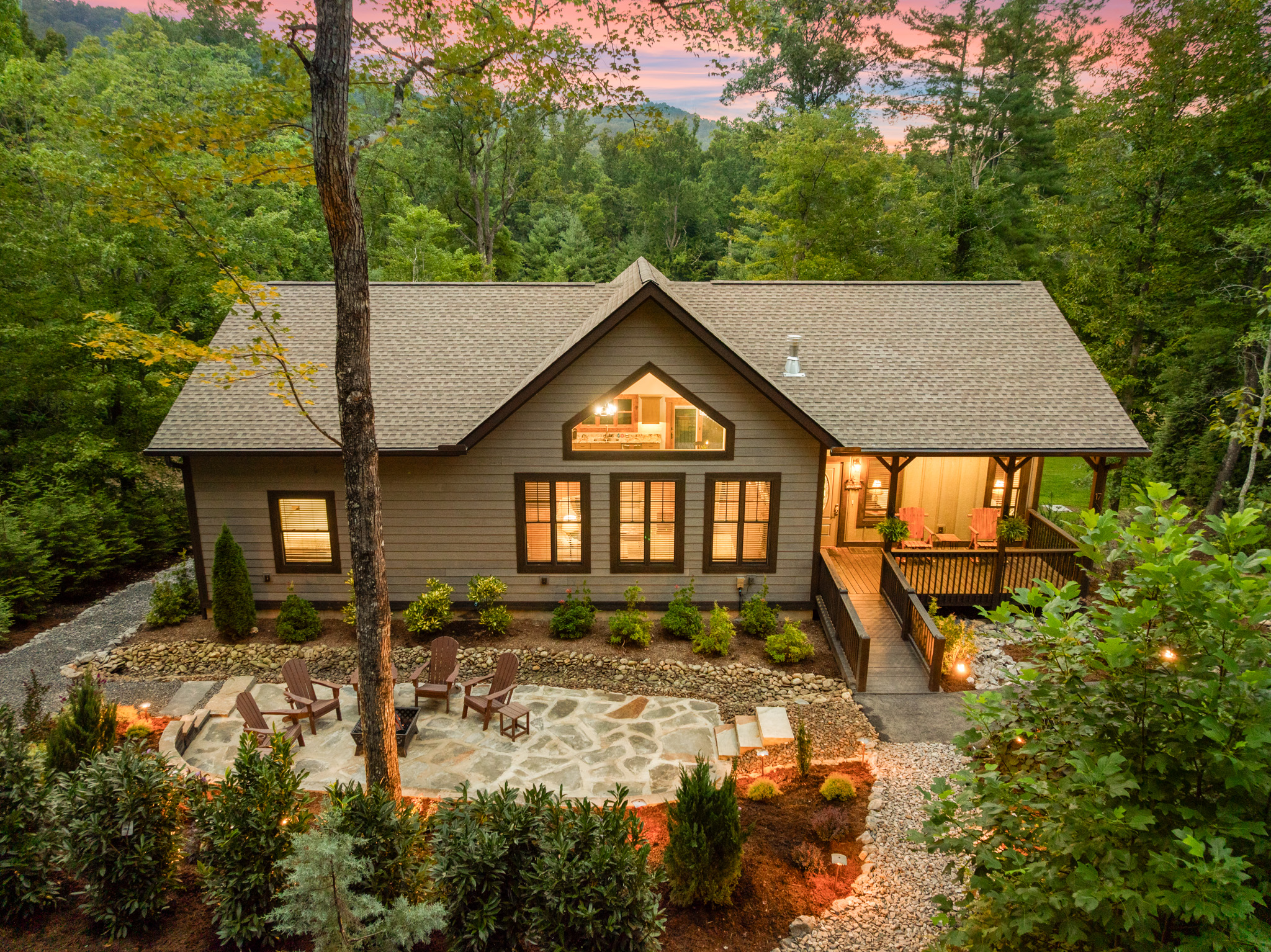 Asheville cabin rental, luxury cabin in Asheville with hot tub, Asheville cottages, dog-friendly cabins Asheville